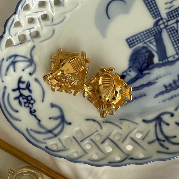 MONET vintage clips earrings- excellent condition - Picture 5 of 11